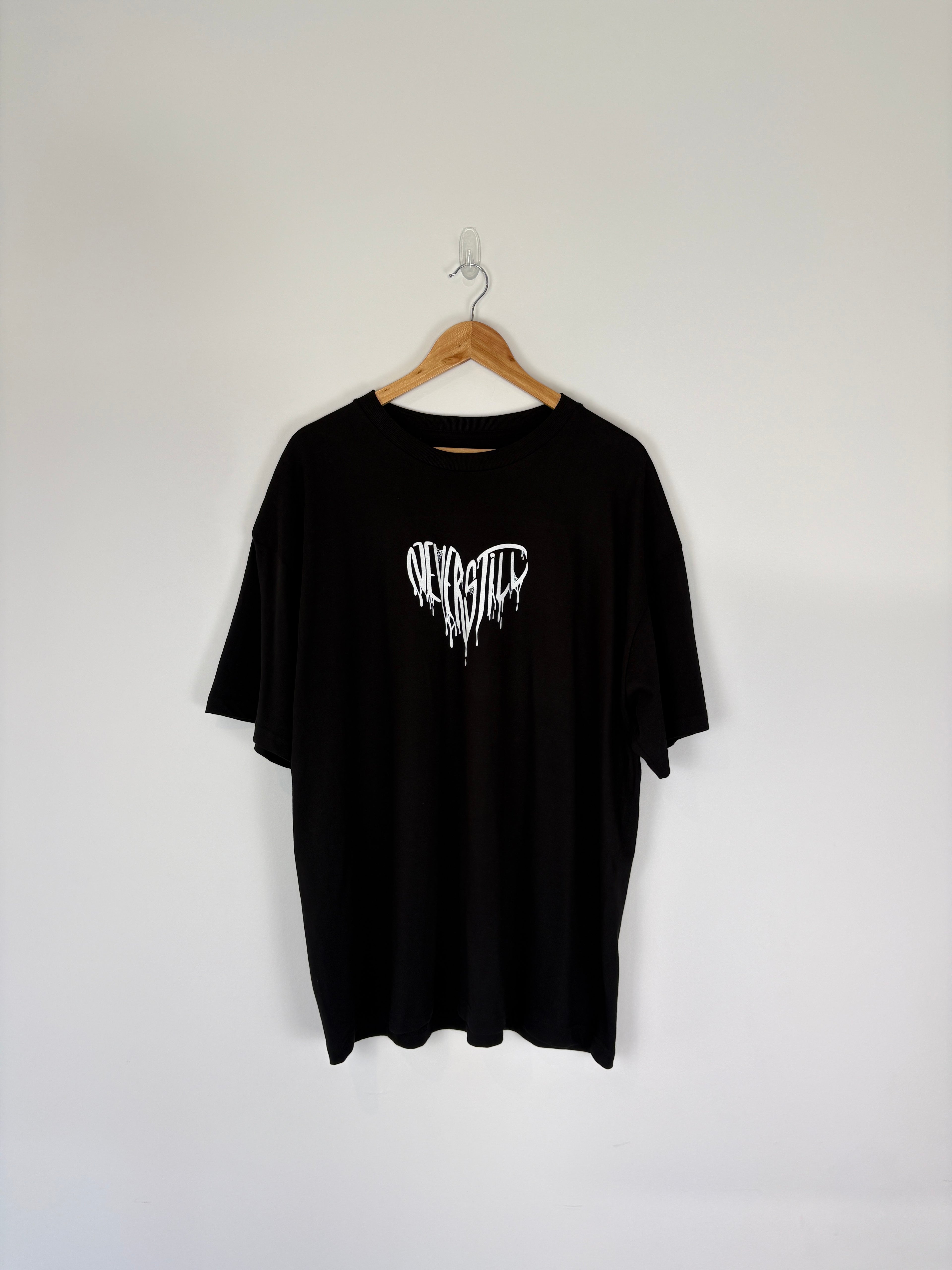 BLEEDING HEARTS TEE // BLK