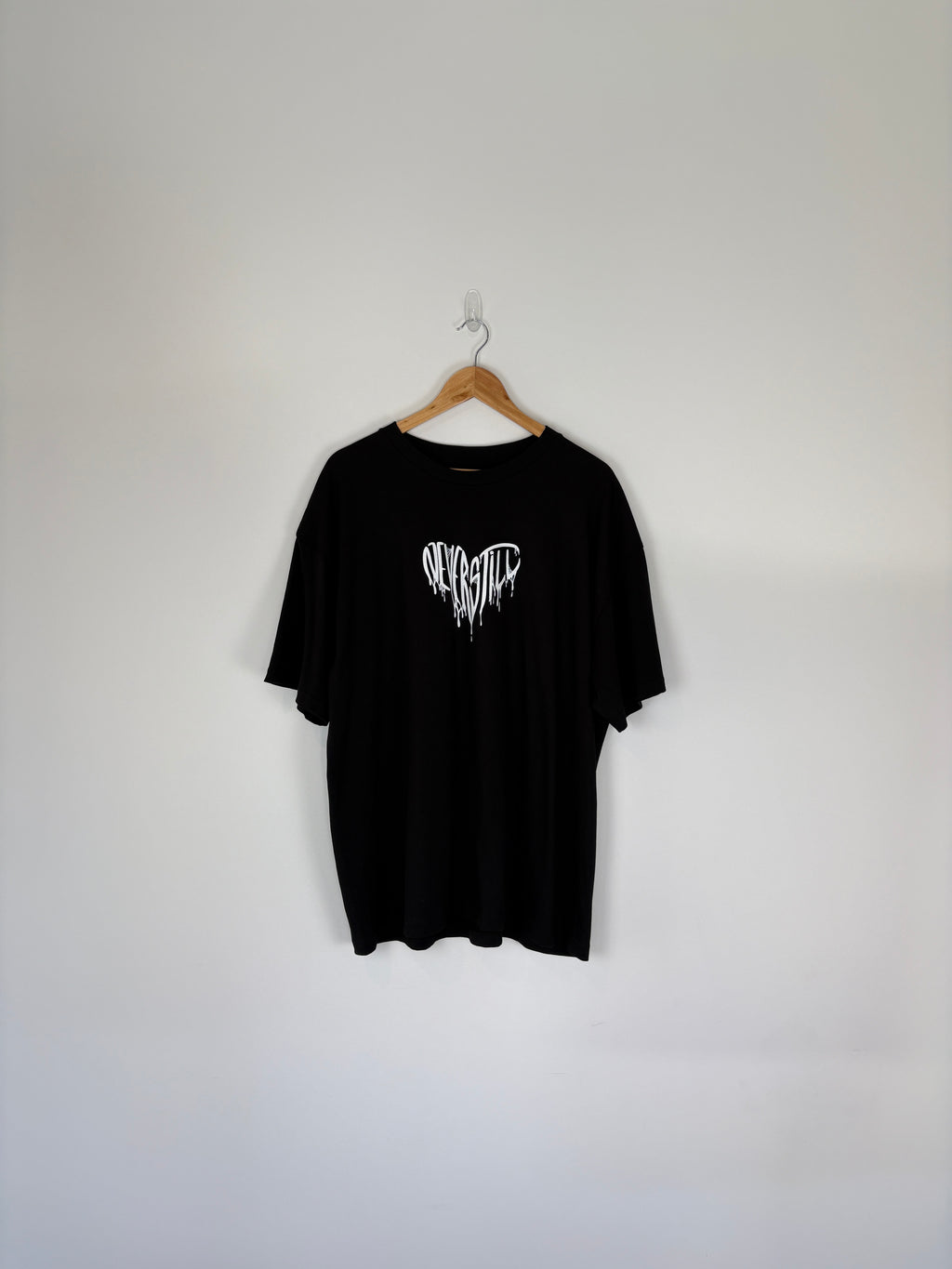 BLEEDING HEARTS TEE // BLK
