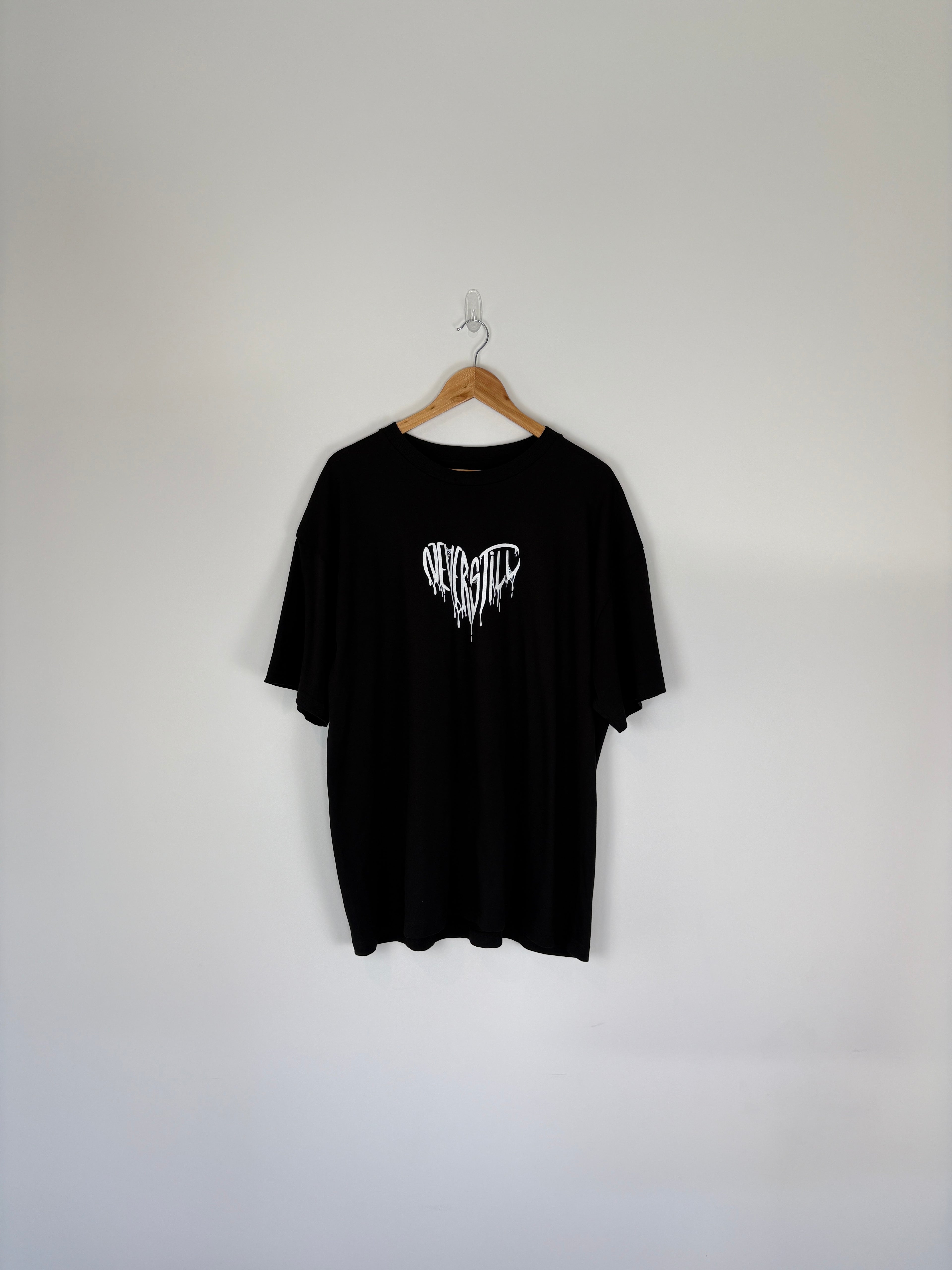 BLEEDING HEARTS TEE // BLK