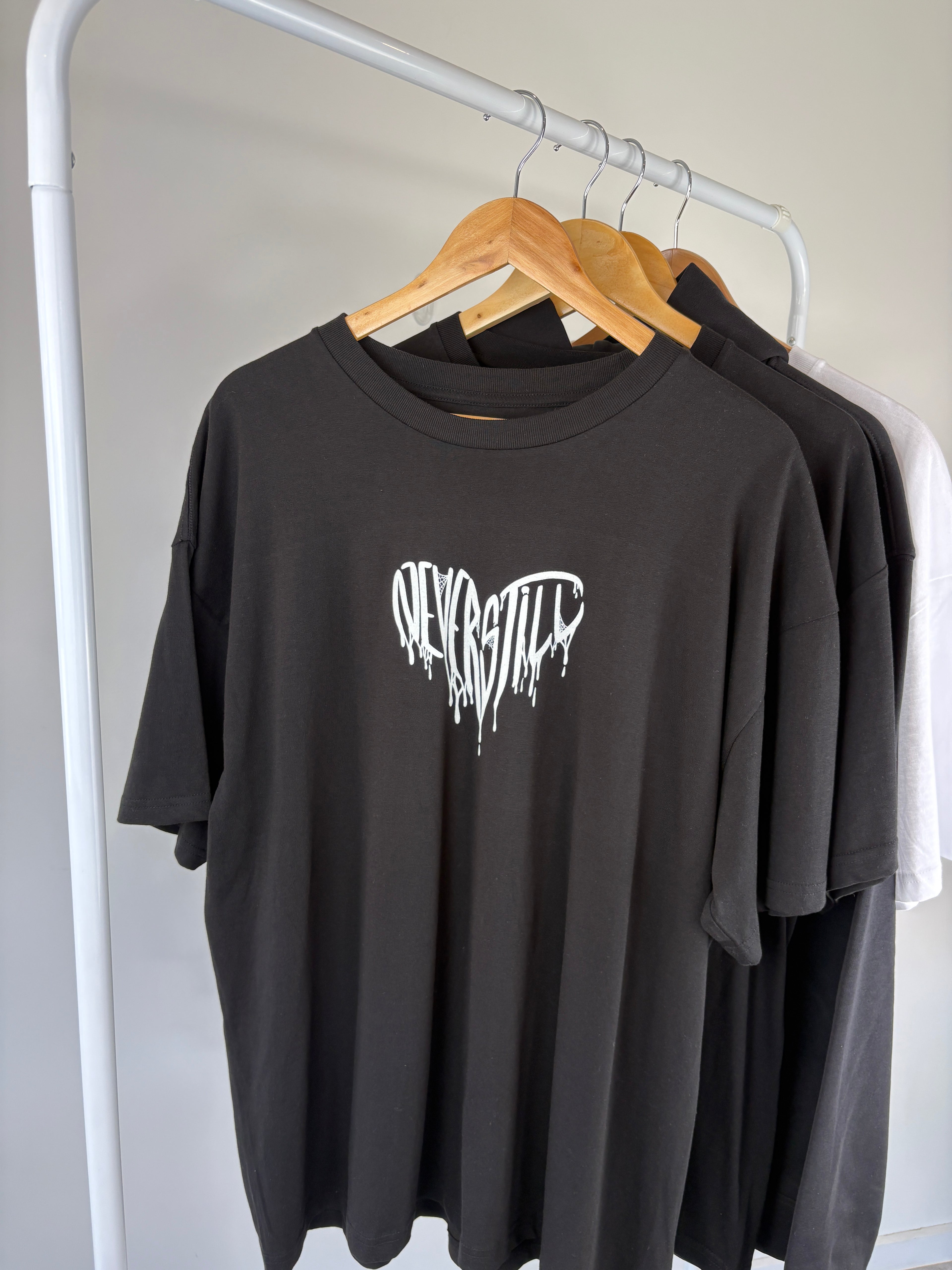 BLEEDING HEARTS TEE // BLK